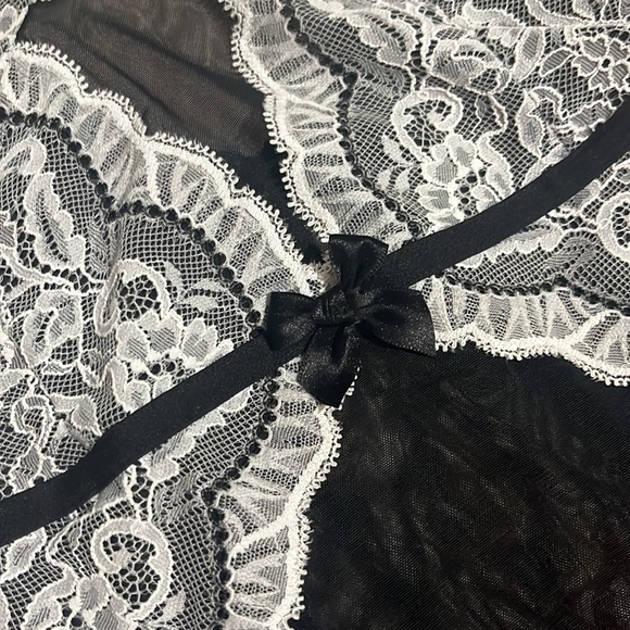 VICTORIA SECRET LINGERIE 36D - Picture 2 of 5